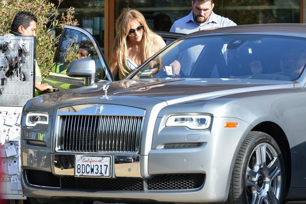 celebrities luxurious cars, JLo
