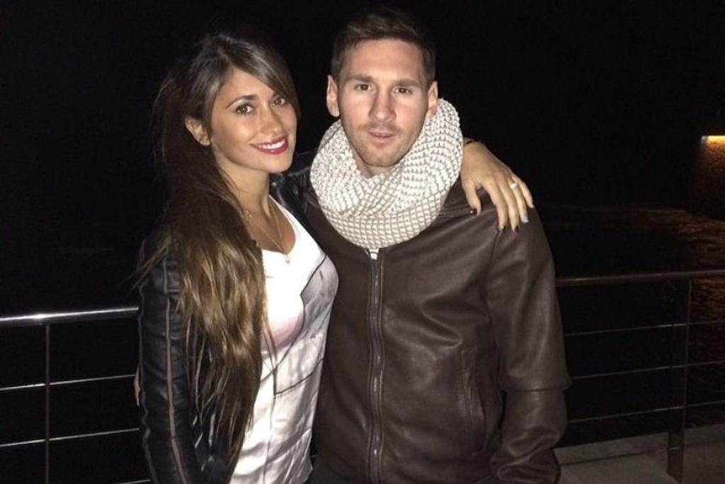 Young Messi Girlfriend Antonela 