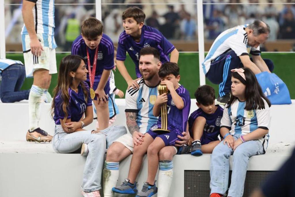 messi wife kids world cup