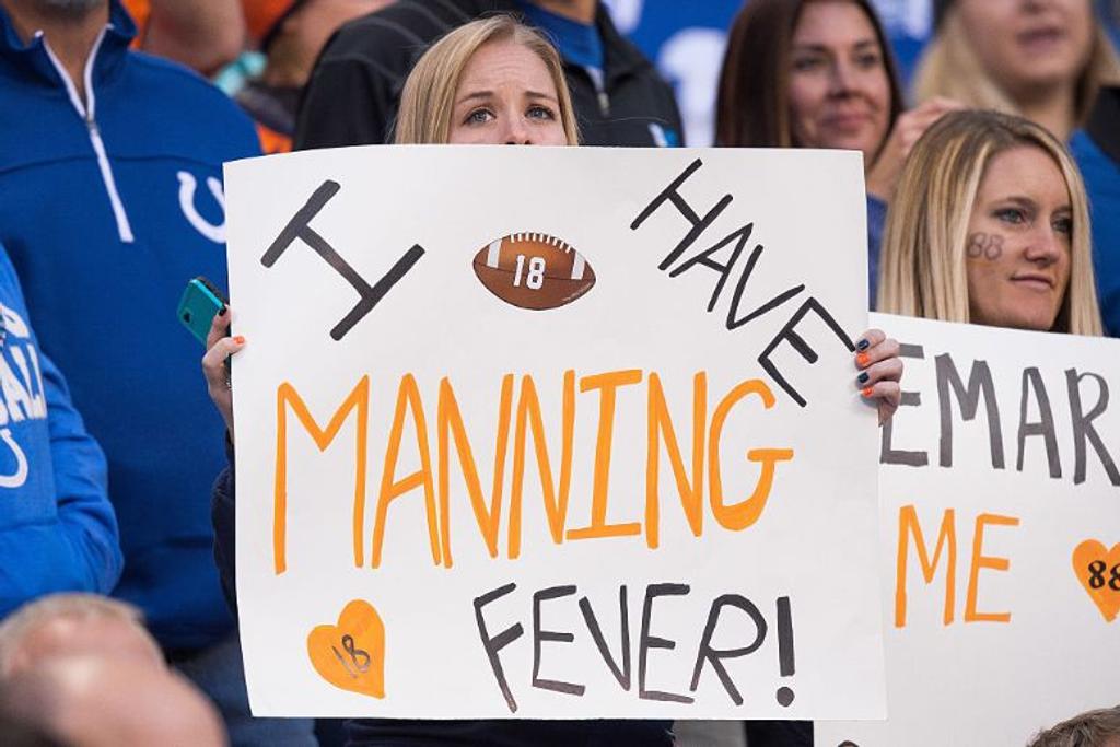 Fan Peyton Manning Sign